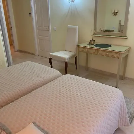 Classical In Elviria Apartment *